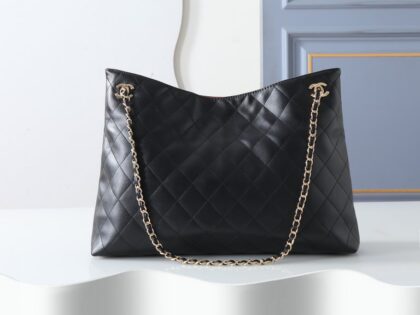 Quilted Shoulder Bag 6241 in Black