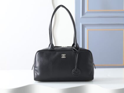 Shoulder Bag 6211 in Black