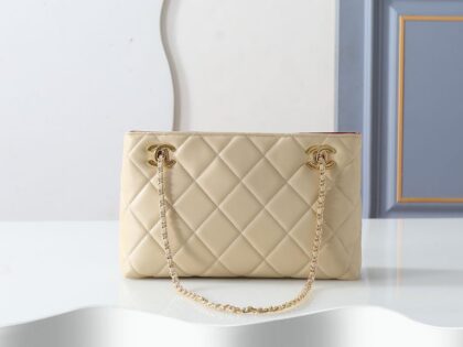 Quilted Shoulder Bag 4940