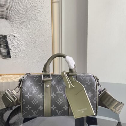 Monogram Handbag M2863