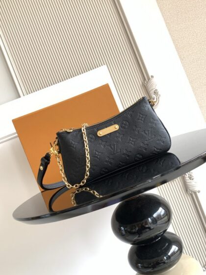 Monogram Handbag P580
