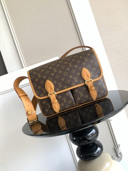 Monogram Handbag P730