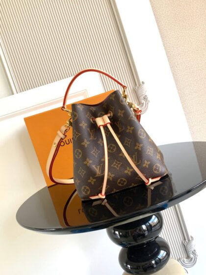 Monogram Handbag M46581