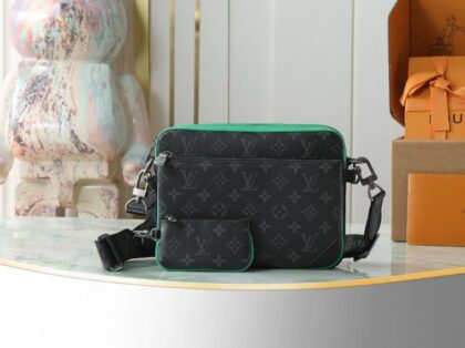 Monogram Messenger Bag M26052