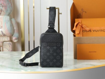Monogram Shoulder Bag M30741