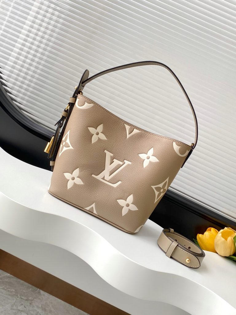 Monogram Handbag M13480 in Black