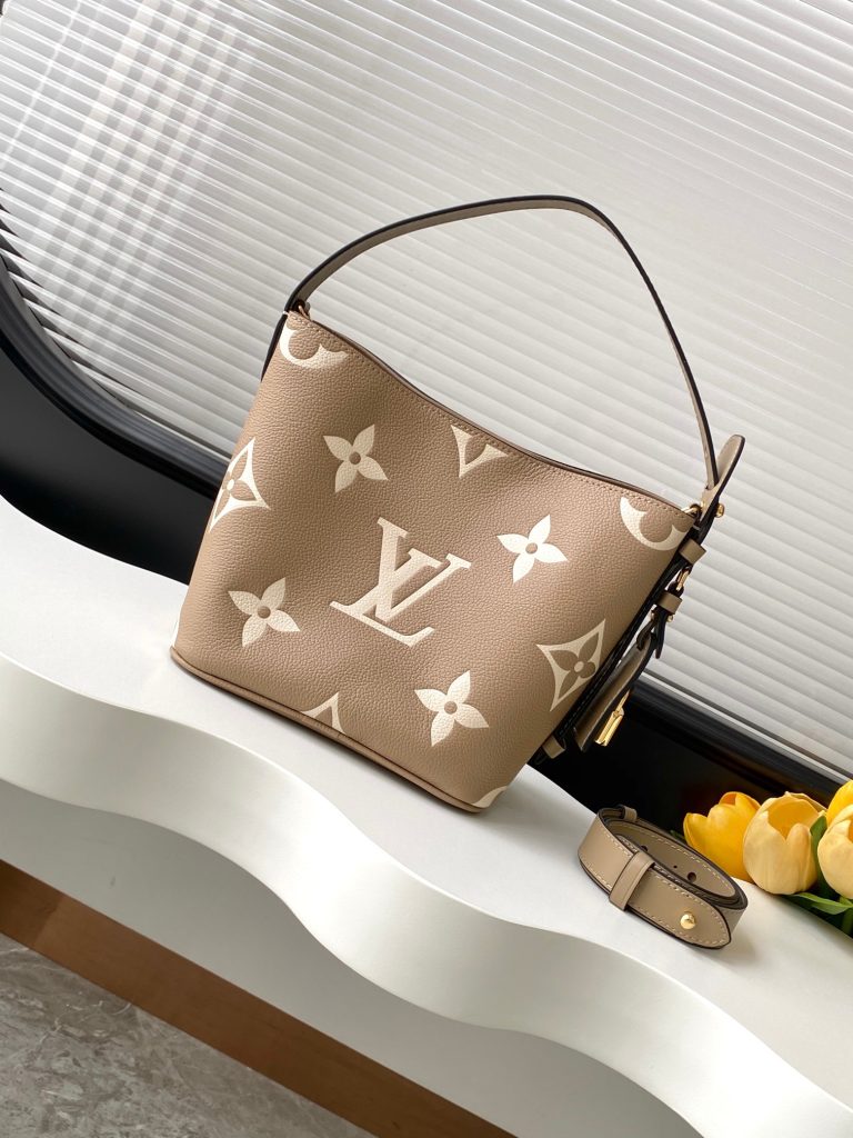 Monogram Handbag M13480 in Black - Image 3
