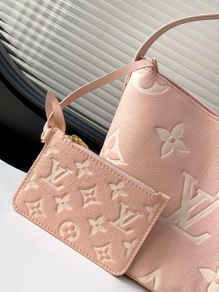Monogram Handbag M13480 in Black - Image 8