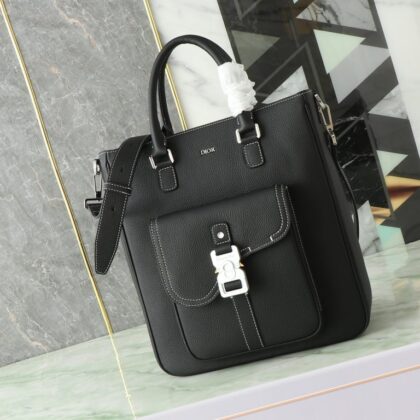 Shoulder Bag in Black