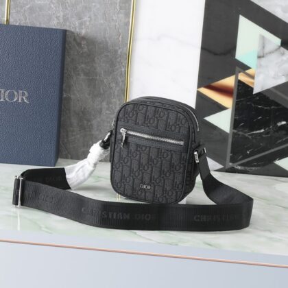 Shoulder Bag in Black
