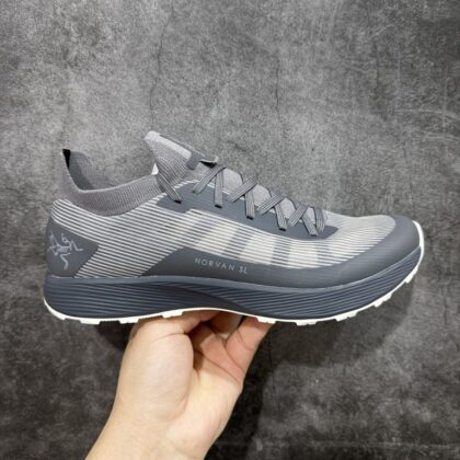 Sneakers in Grey
