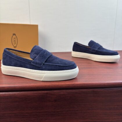 Sneakers in Blue