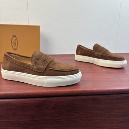 Sneakers in Brown