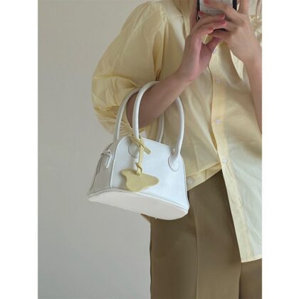 Shoulder Bag in White 781456458